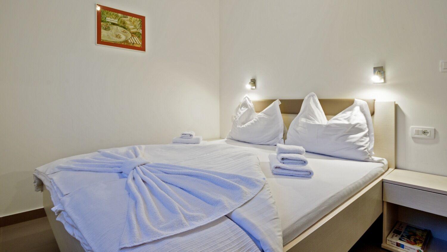 Apartments Bisernica-With Pool Ražanj 外观 照片
