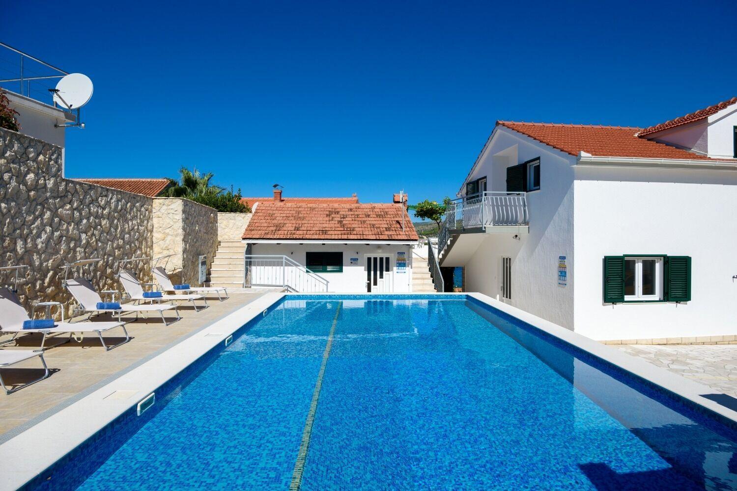 Apartments Bisernica-With Pool Ražanj 外观 照片