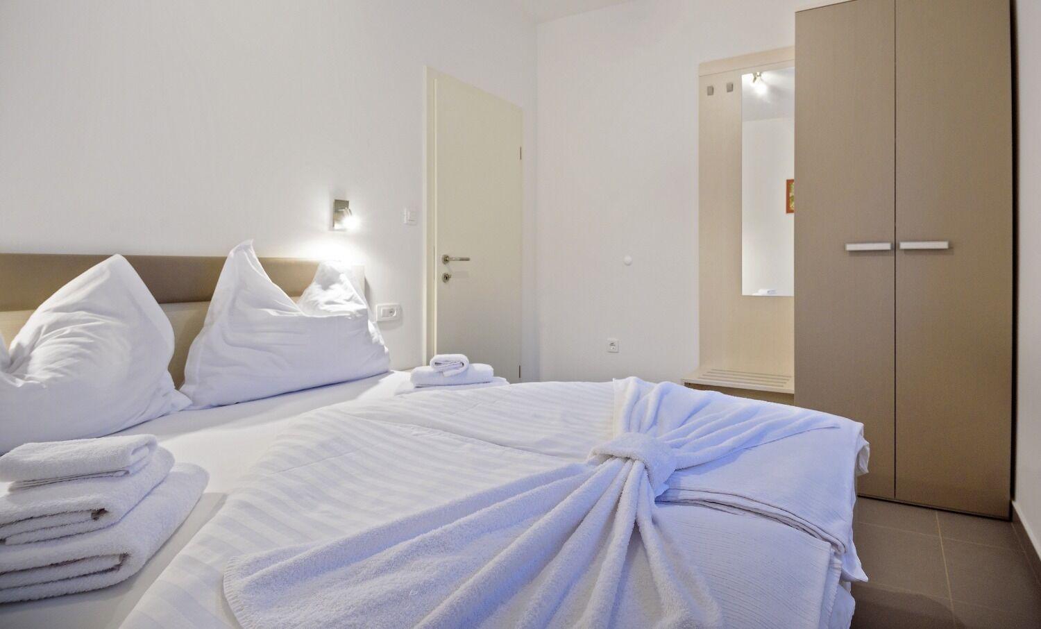 Apartments Bisernica-With Pool Ražanj 外观 照片